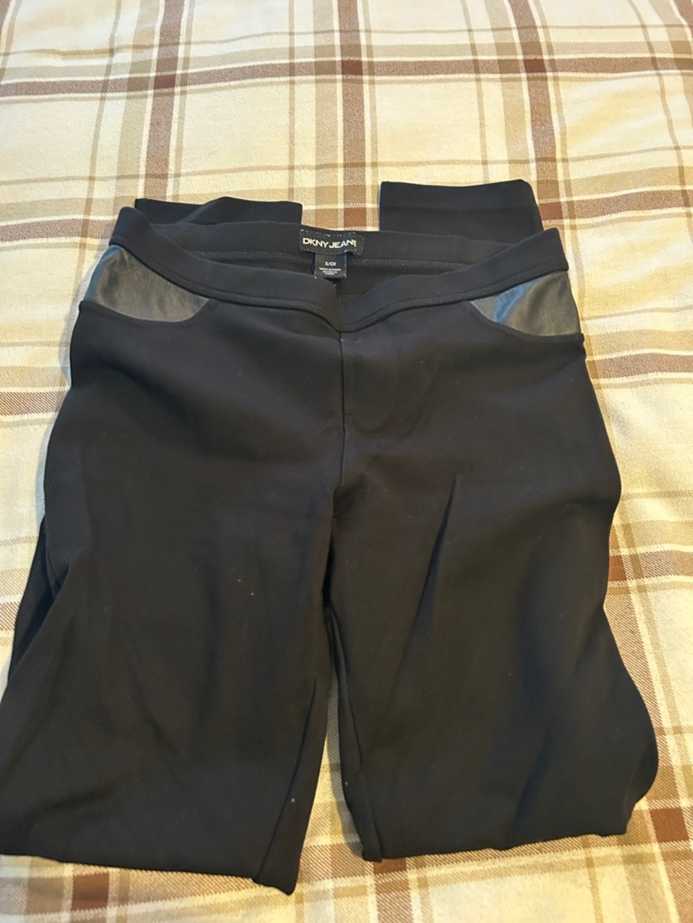 DKNY Black Skinny Pants with Faux Leather Trim 
Women size small